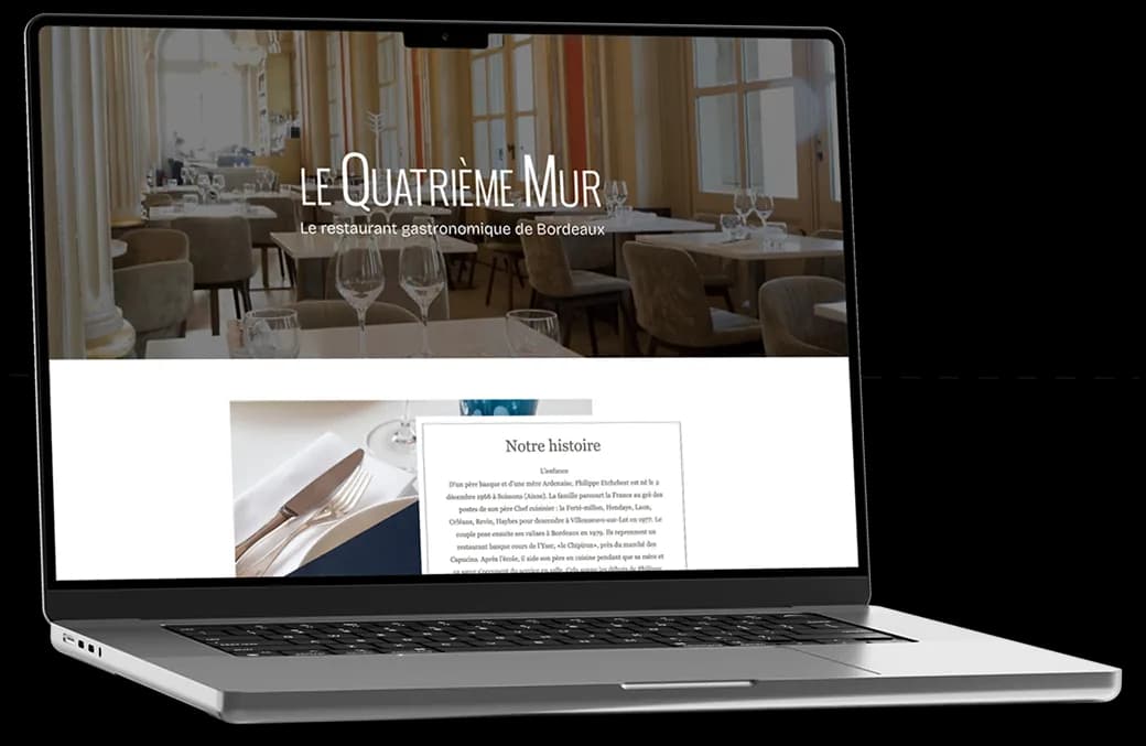 Site internet du restaurant Le Quatrième Mur affiché sur un ordinateur portable